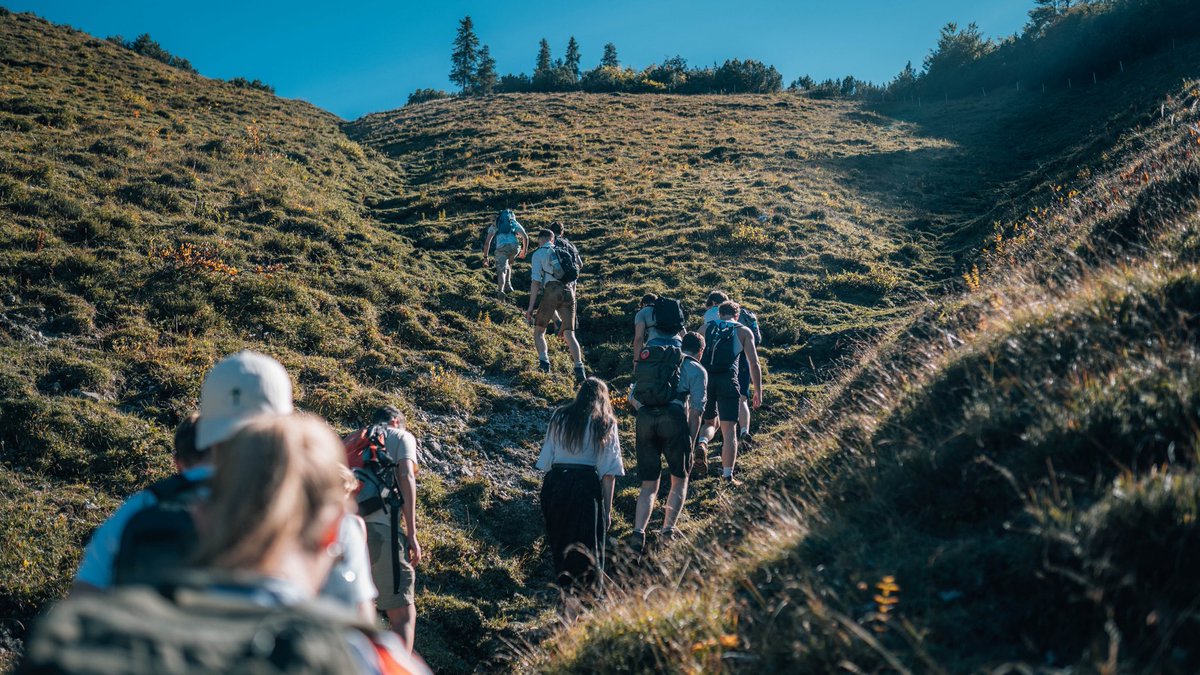 ⛰️☀️ Impressionen unserer Sommerwanderung

Mit zahlreichen Teilnehmern haben wir den Sommer in unserer bayerischen Heimat ausklingen lassen.

Sei nächstes Mal dabei!
⬇️ ⬇️⬇️