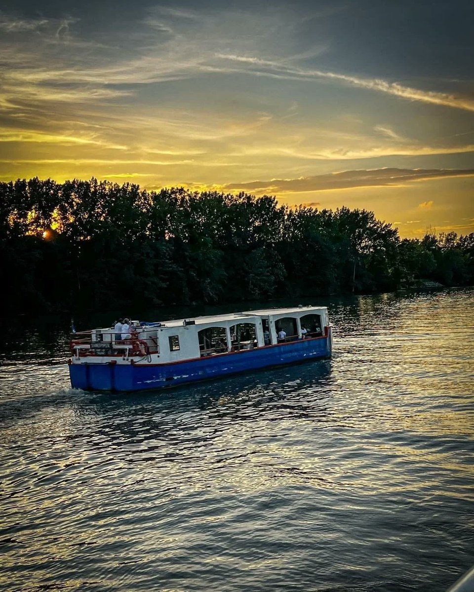 Our Last Cigar Cruise of the year is tomorrow 9/23 at 7PM.  Use the link below for tickets!  #jmcruiselines #sandpiper #thirdstreetcigar #relax #supportlocalbusiness #cigarcruise 

fareharbor.com/embeds/book/jm…