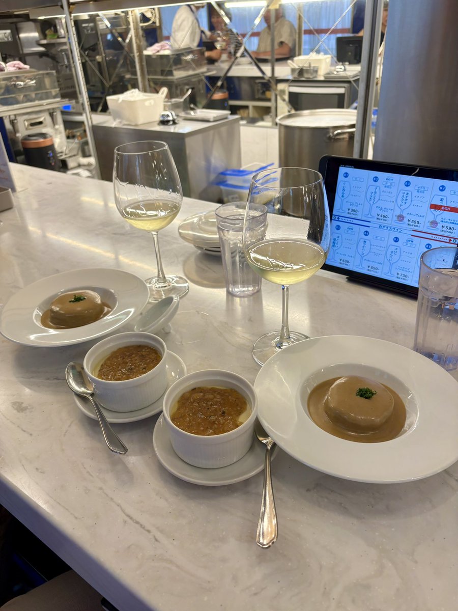 cstkhs's tweet image. 大阪でえと🍷✨✨
うめきた公園も素敵でした😊💚🩵