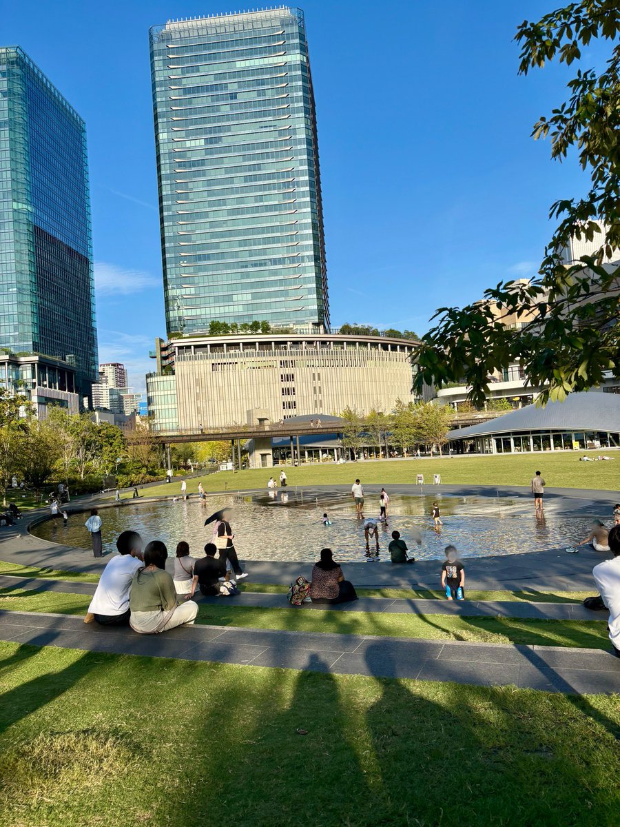 cstkhs's tweet image. 大阪でえと🍷✨✨
うめきた公園も素敵でした😊💚🩵