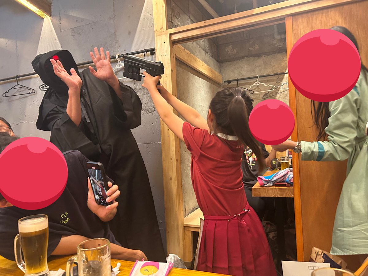 As1iy's tweet photo. カオス飲み会、最終的にカキモト君臨(本当に別の卓の関係ないネビュラ先鋭部隊)からの銃撃戦で🧒ちゃんがオーバーキルしてリアルお母さんに「カキモトもう死んだから撃たなくていいの！」と回収される回wwwwwwwwwww本当にwwwwwwwwカオスwwwwwwwwwwwwwwww https://t.co/1RY3rKx3fm