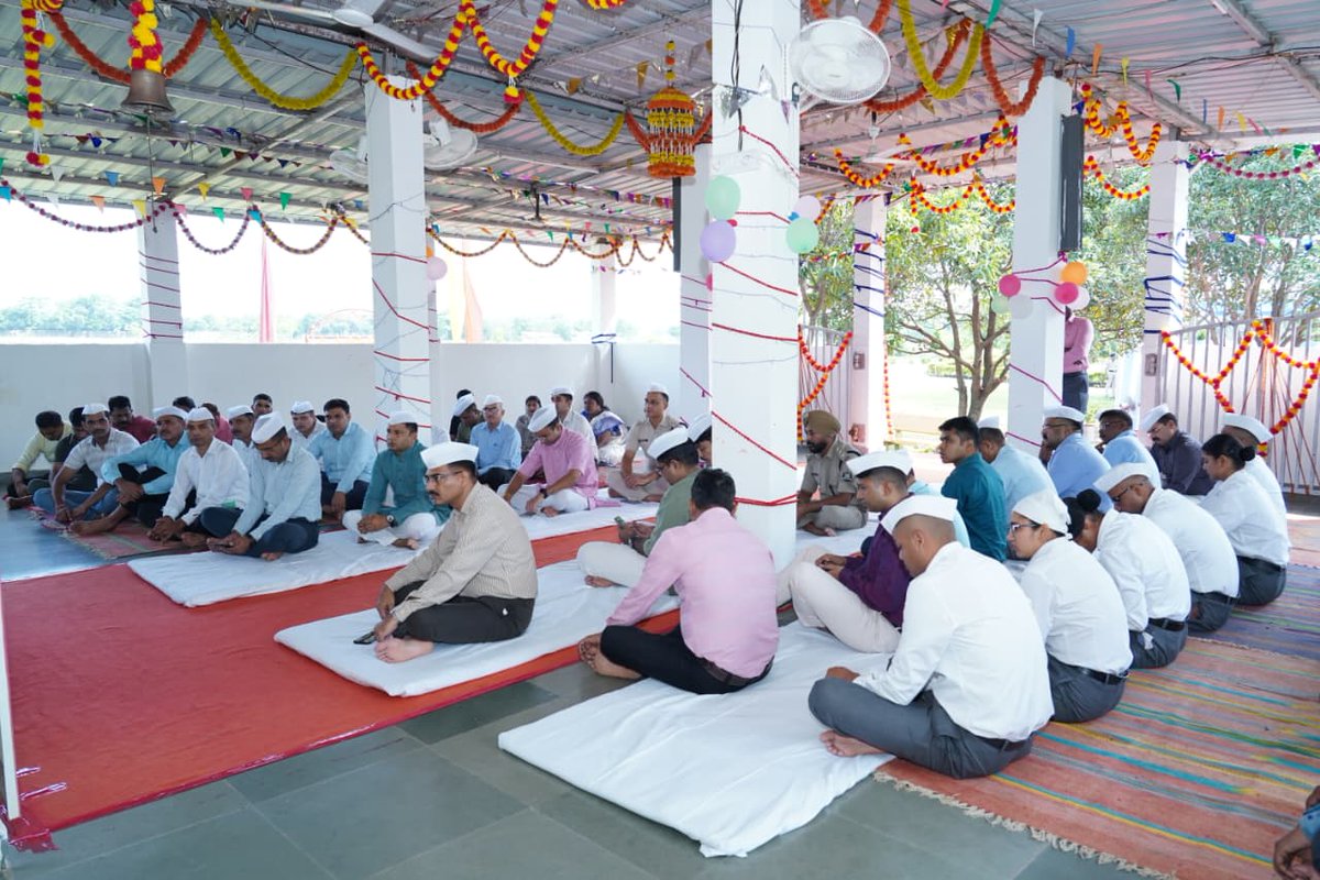 AcademySsb's tweet photo. सशस्त्र सीमा बल अकादमी भोपाल में आज दिनाँक-22/09/2025 को नवरात्रि पर्व के शुभारंभ पर अकादमी के मंदिर प्रांगण में पूजा-अर्चना कार्यक्रम रखा गया l
@SSB-INDIA
#ARMEDFORCES
#capfun https://t.co/T9l697iOoL