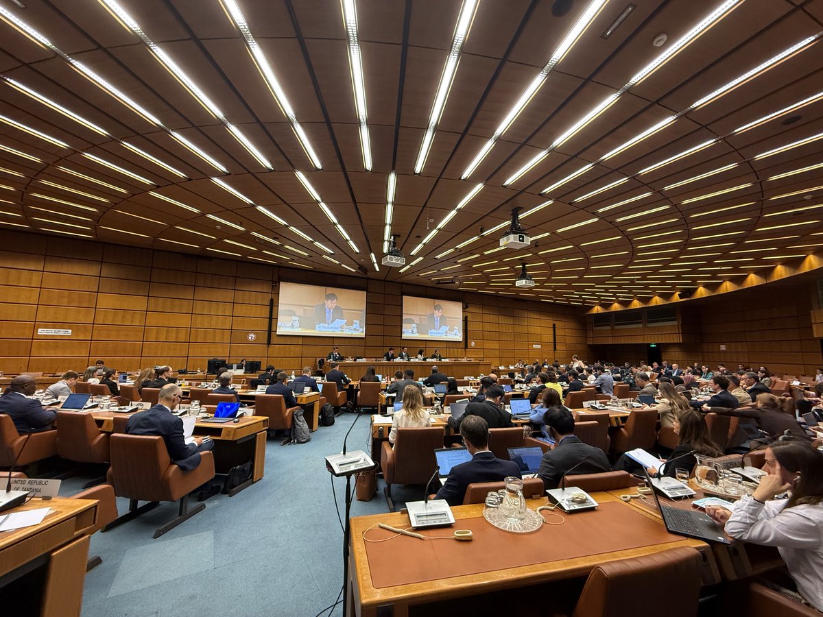 annajoubinbret's tweet photo. In Vienna for the 52nd #UNCITRALWGIII session on #ISDS reform. Delegations are considering the procedural and cross-cutting issues &amp; standing mechanism. Docs: https://t.co/k3e1fbCfgG

#ISDSReform #ISDS #UNCITRALWGIII https://t.co/qCZeai8vTr