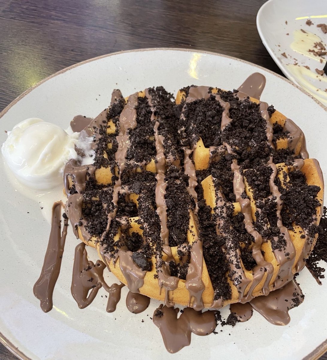 cadyugh's tweet image. This or that food poll.. Oreo vs kinder desserts edition✨🍪🍫
Part 3/3

#Interactivethread for #edtwt + anyone who wants to participate🪡

Cals don’t count ofc!

🏷️: #foodpoll #desserts #sweet #anatwt #miatwt #ricecakestwt #food #poll #distraction