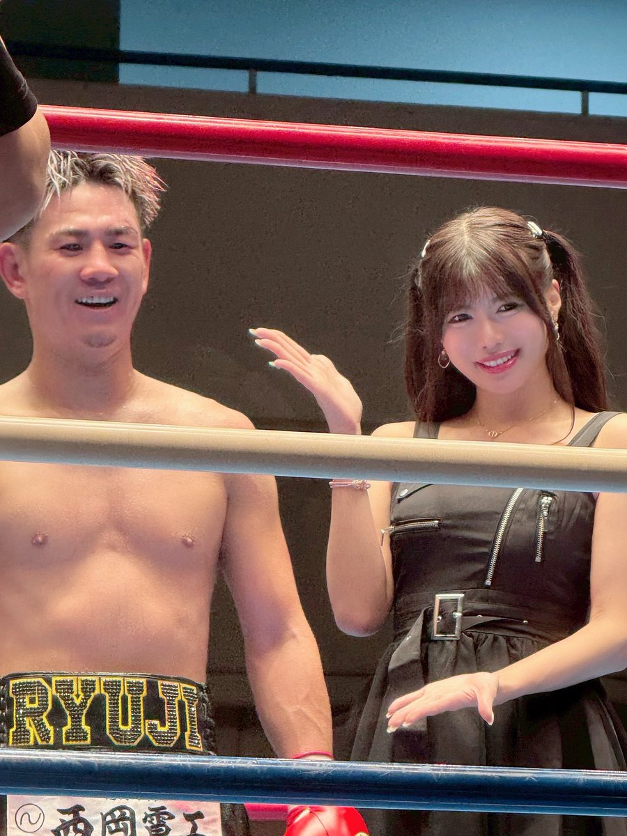 Aira_misa's tweet photo. 5月ぶりのラウンドガール❣️
見に来てくれたみんなありがとうございました🥹
1Rで終わる試合もあったり今回も迫力がすごかったです…!
最後血まみれでしたが勝利した池田竜司選手と📸本当にお疲れ様でした🥹✨️
#fightingbee #後楽園ホール #boxing https://t.co/LkNCkxSds4