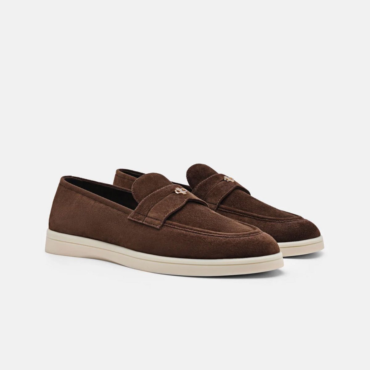 سحب بمناسبة #اليوم_الوطني_السعودي_95 
كل عام وقيادتنا الرشيدة بخير وصحة وعافية.. ووطننا في أمن وأمان واستقرار ورخاء 🇸🇦

السحب بيكون من اللايكات 
فائزة وحدة تختار الشنطـة أو اللوفر 
- للمتابعين فقط -