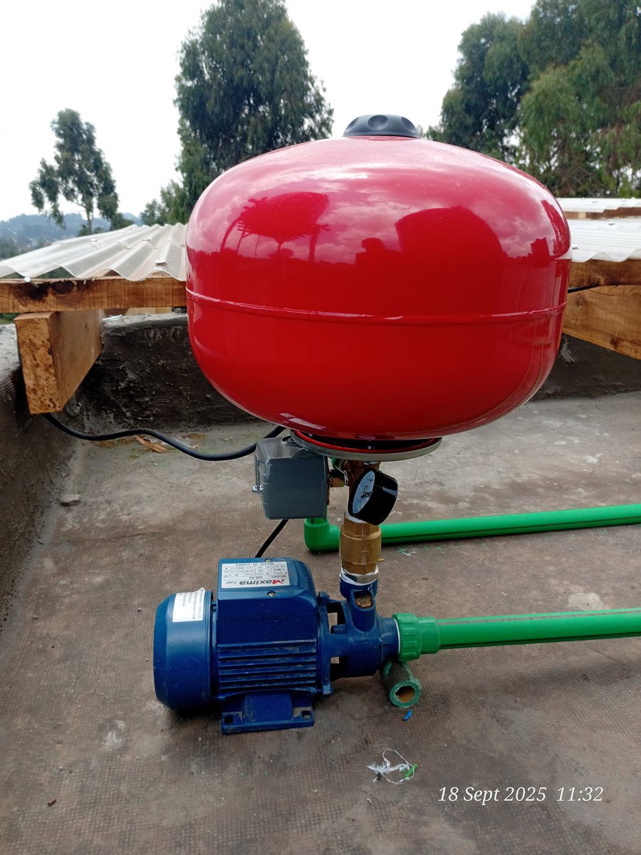 Bossyator's tweet image. Air Source Heat Pumb installed.  Are you familiar with this?.. its the reverse of a refrigerator, hot water all seasons.