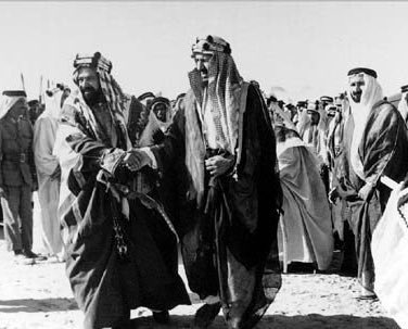 a12za7's tweet image. يا معزي ليتك تشوف البلاد 
في كنف سلمان في عزّ ورغد 

عاهلٍ شامت له العوجا وذاد 
عن ثرى نجد العذية بالولد 

من يقول النار ترّث لك رماد 
نارنا محمد وريث ابو فهد 🇸🇦
#عزنا_بطبعنا