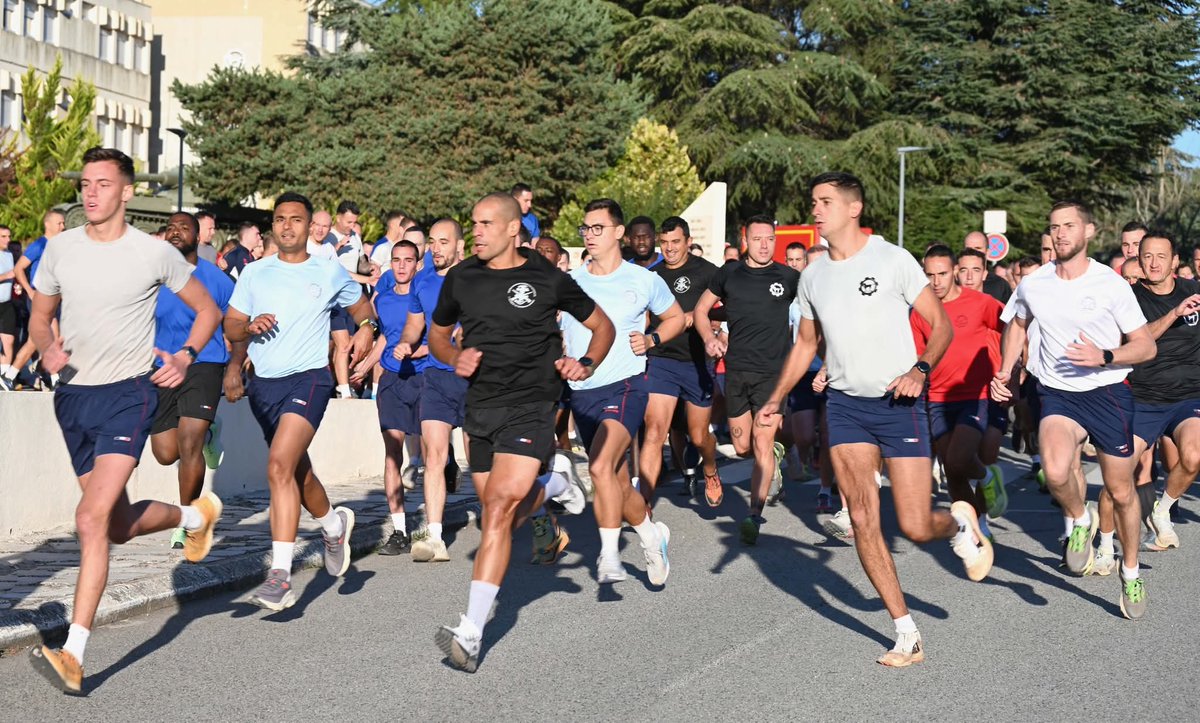 1RCA_canjuers's tweet photo. Partout premier !
Les chass d’Af’ se sont élancés ce vendredi pour un cross de 8 km avec plus de 160 mètres de dénivelé positif.
Un parcours exigeant sur les chemins escarpés du camp de #Canjuers.
#ArméeDeTerre #SoldatsOps #PrépaOps #DéTERREmiNation https://t.co/lYzpE5l8Jk