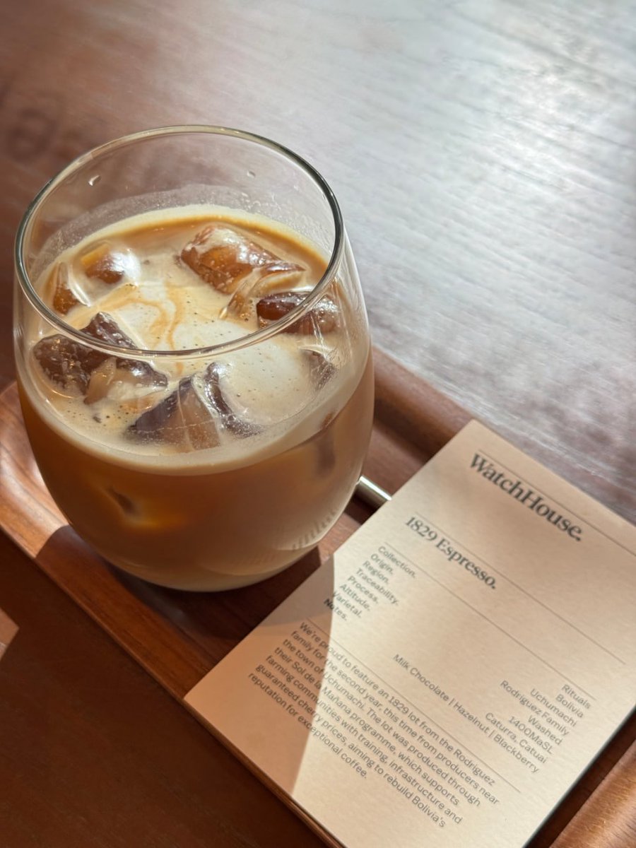 Ruby14525's tweet image. Tea in one hand, confidence in the other☕️