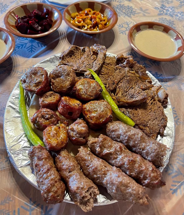 اسعار ايه يا جماعه اللي غاليه دي الوجبه دي كلها ب ٤٥ جنيه بس