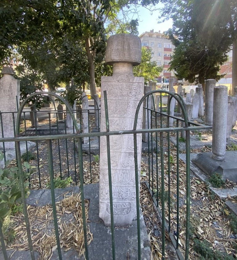 Revnaki Baba Erenlerin mezarı.
📍Zeytinburnu - İstanbul