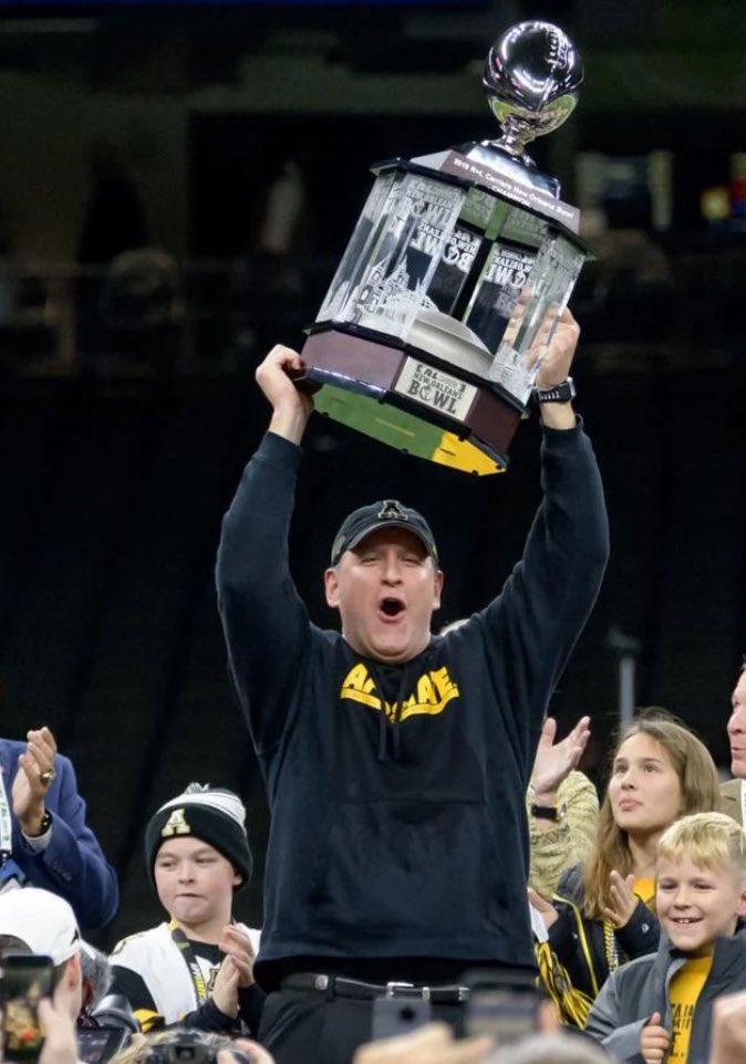 Eliah Drinkwitz (@coachdrinkwitz) on Twitter photo The world lost one of the finest coaches, husband and father that I’ve ever known. His love and loyalty for those on his team was contagious. My prayers are with his family and those who knew Shawn. 
2nd Corinthians’s 1:3-4 The world lost one of the finest coaches, husband and father that I’ve ever known. His love and loyalty for those on his team was contagious. My prayers are with his family and those who knew Shawn. 
2nd Corinthians’s 1:3-4