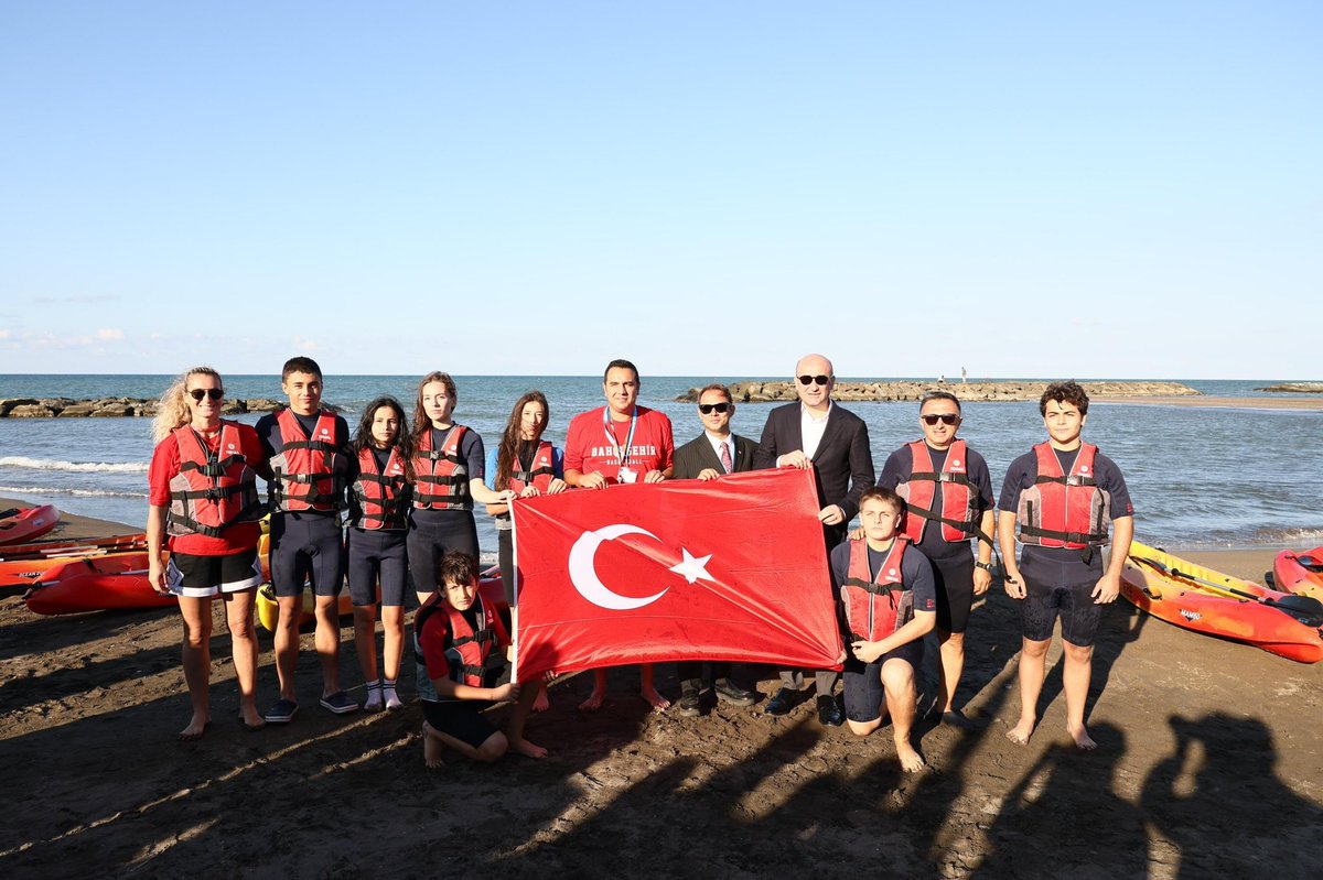 Kampüs ziyaretlerinin ardından üst yönetimimizin katılımıyla Ordu Giresun Enver Yücel Kampüsümüzde geleceğin sporcularının yetişeceği “Bahçeşehir Su Sporları Merkezi”nin açılışını gerçekleştirdik. 💙🚣‍♂️