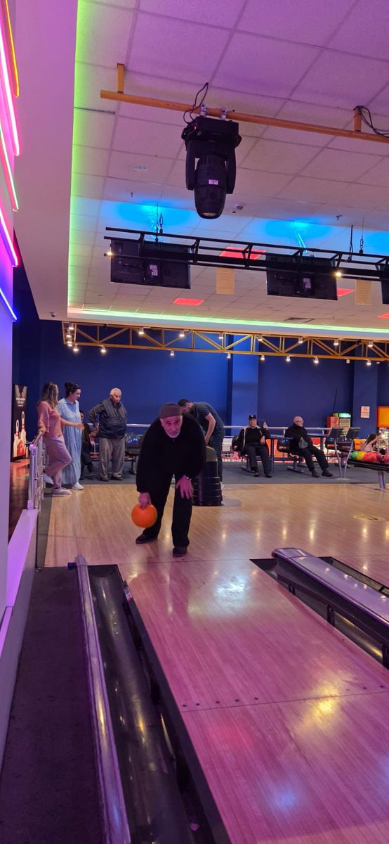 afyonashim's tweet photo. 🎳 Bolvadin Huzurevi’nde enerjisi hiç bitmeyen yetişkin gençlerimiz, bu kez bowling salonunda buluştu! 😍👏
Eğlence, kahkaha ve dostluk dolu bir gün yaşadılar. 💫 https://t.co/rtn6QT5NcX