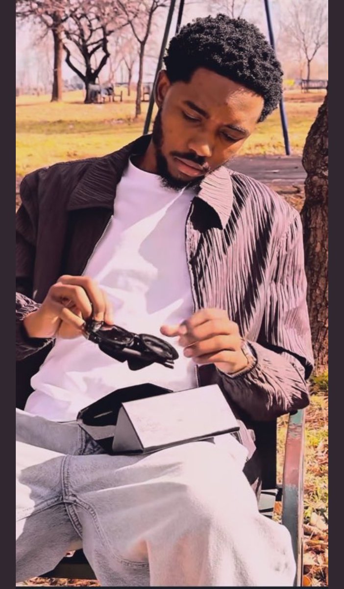 Stanning a multi talented Artist gives me joy. Now Sweet Guluva the Actor is up!! 
#BETBlackGold 
#Betblackgoldxsweetguluva 

ONE OF NONE X SWEET GULUVA 
NEW SEASON FOR SWEET GULUVA
#lastDaytoVoteSweetGuluva
#GuluvaAkhonamathemba