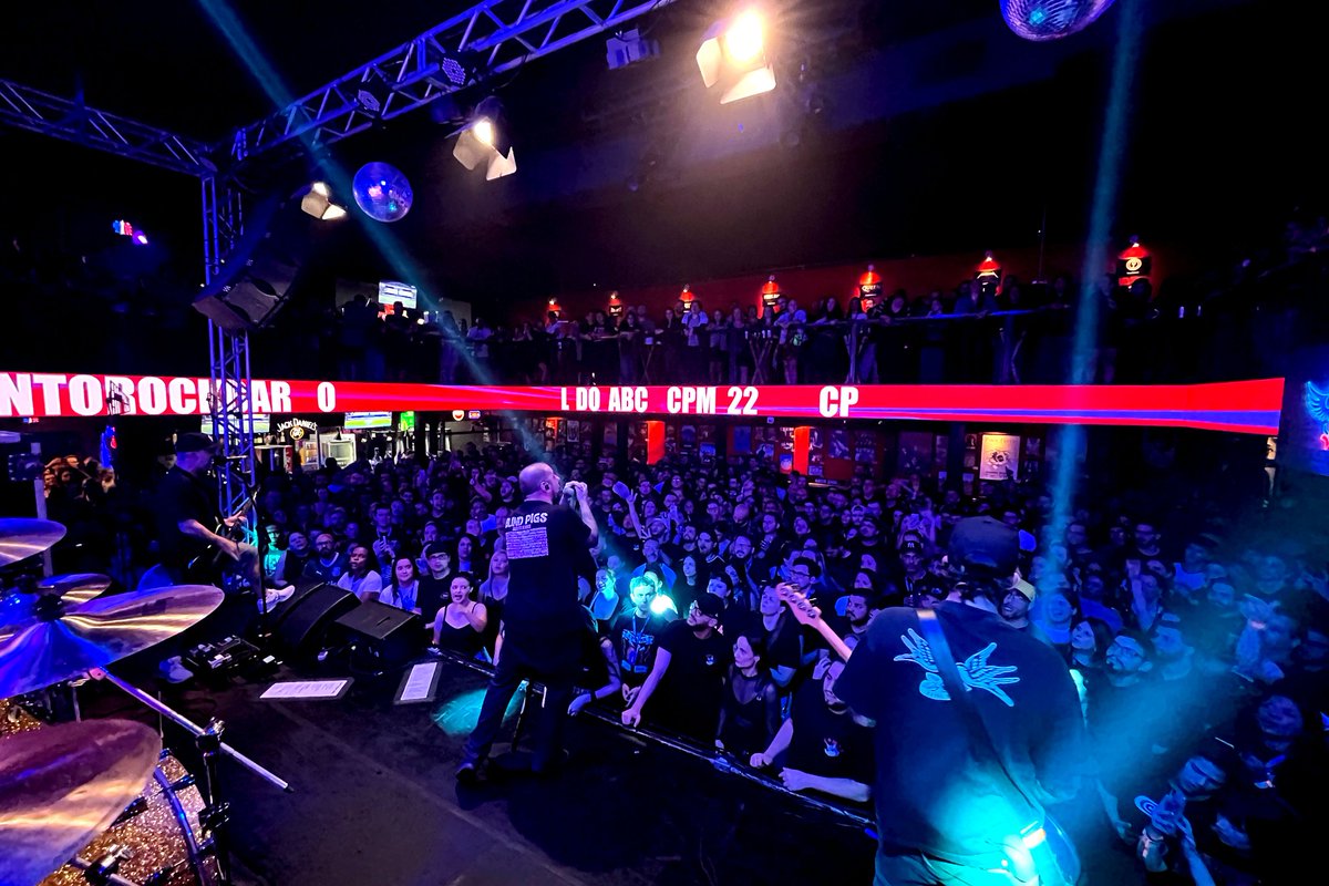 Sexta-feira foi noite de CPM 22 em alto e bom som e com ingressos esgotados! 
O Santo Rock Bar, em Santo André, recebeu a gente com uma energia absurda e esse é o combustível que mantém a gente firme, celebrando três décadas de muita música e atitude.

📷 Léo Muniz