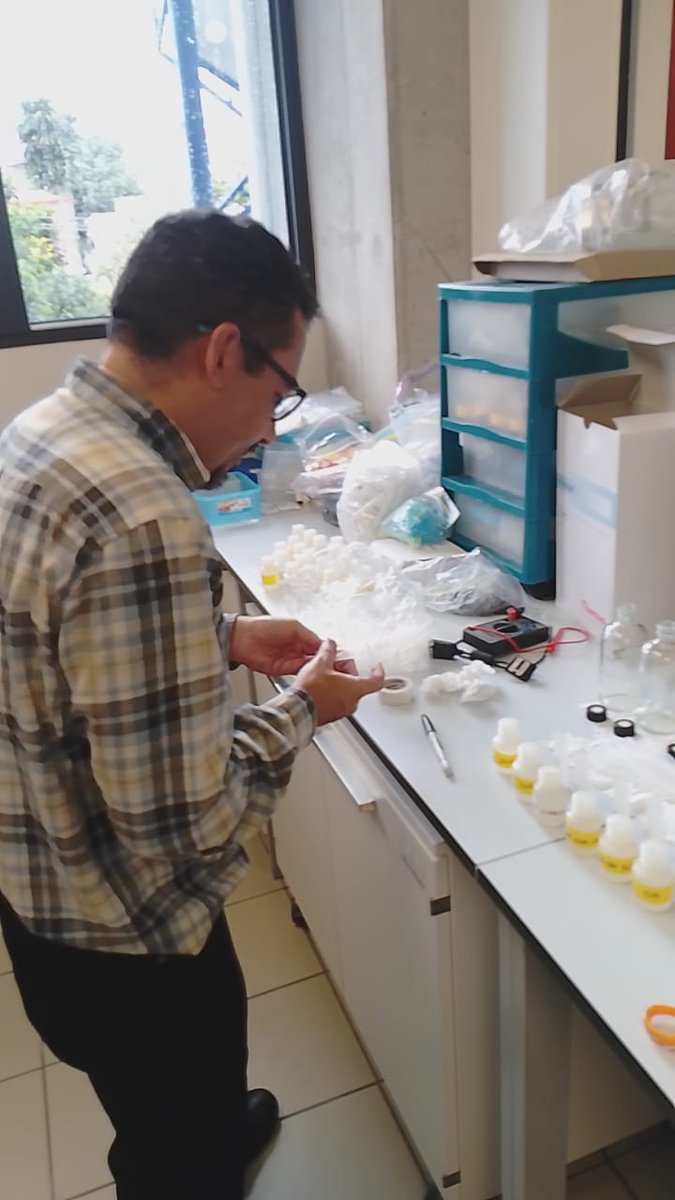 This month, we had the pleasure of hosting Edgardo Barrientos from Universidad Autónoma of Honduras. He's doing an interesting work on the isotopic characterisation of precipitation in Honduras as part of his MSc in Water Resources. Stay tuned for the results! #somosUNACR #UNAH