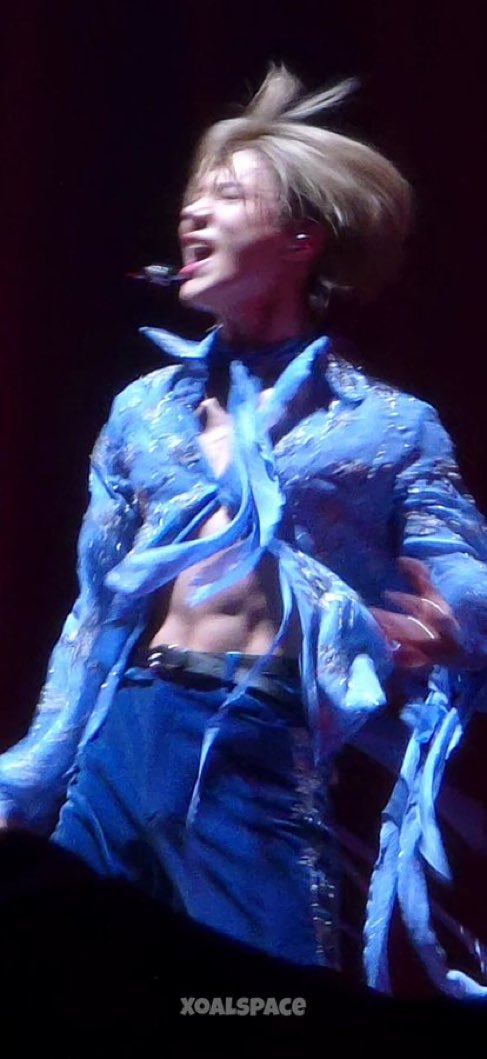 taemcookie's tweet image. That button is stronger than all of us combined 😩