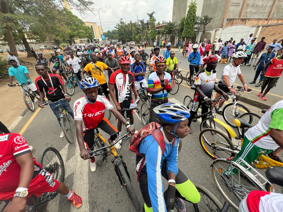 🚴‍♀️ Deux distances, deux ambiances au #BujaTour :
👉 16 km pour la balade familiale
👉 24 km pour les amateurs de défis
Un seul objectif : pédaler ensemble dans la convivialité ! 🌟
#BujaTour2025

📸 : Buja Tour 2024