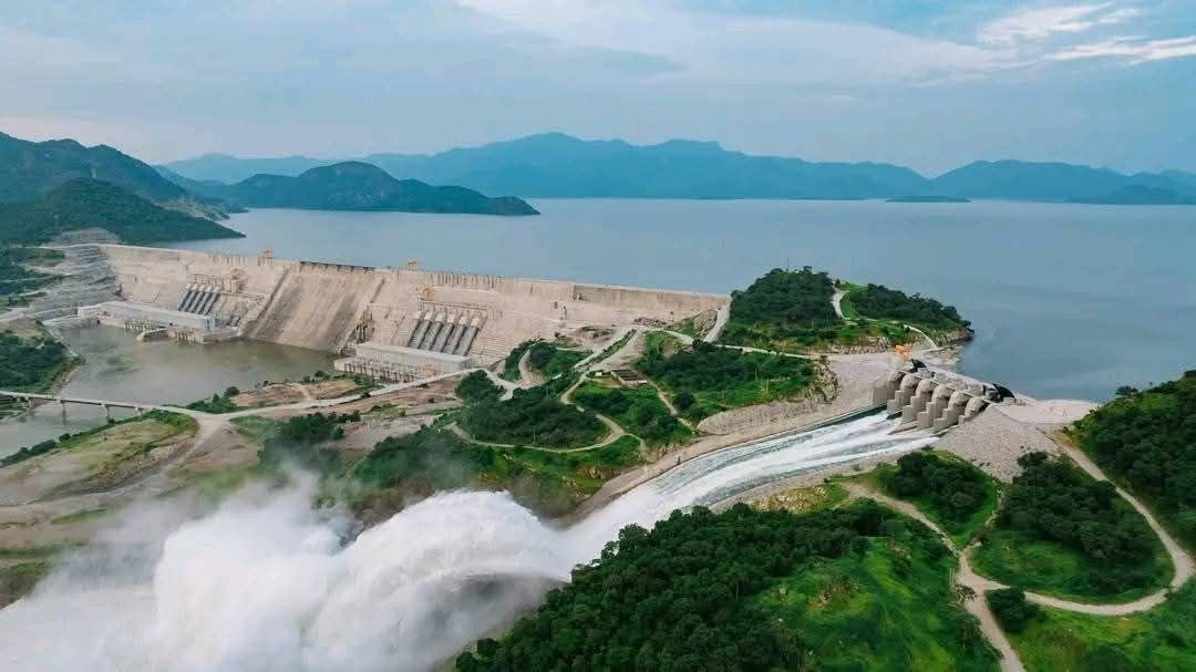 ShitayeMinale's tweet photo. Ethiopia advances with #GERD boosting #Energy, a new #FertilizerFactory strengthening #Agriculture & #FoodSecurity, and #NuclearEnergy driving #Innovation. These projects reflect the nation’s vision for a stronger, #ProsperousFuture. #InvestInEthiopia https://t.co/BkP6wsxJPY