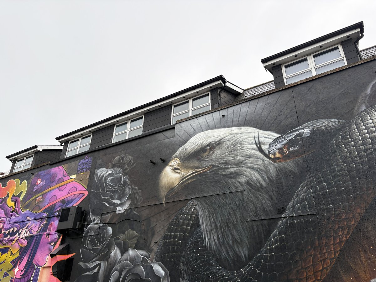 sixredsquares tweet media