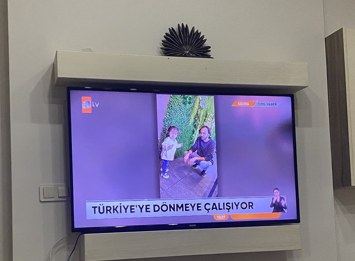 ATV’nin yaptığı haber. 

Adam Afganistan’da mahsur kalmış. Türkiye’ye dönebilmesi için ailesi perişan temalı bir haber yapılmış.

Haberde adamın Afgan uyruklu olup Afganistan vatandaşı olması dışında bir sorun yok.