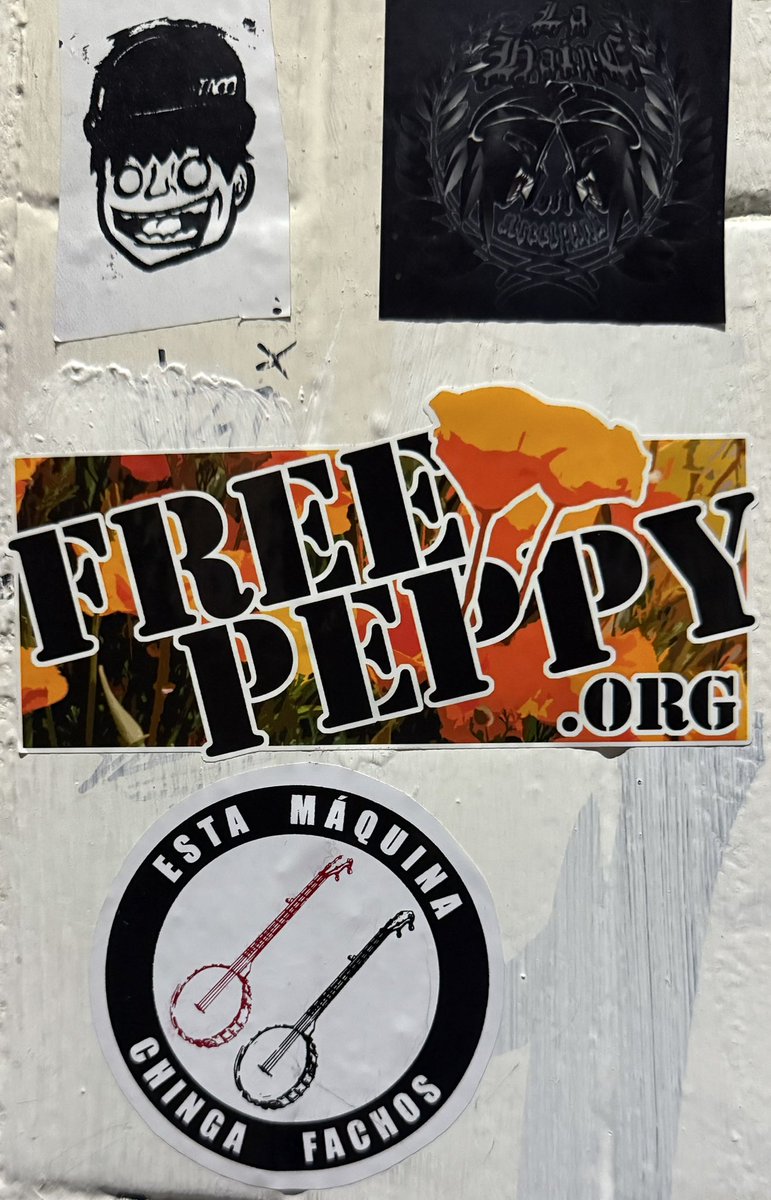 VIM_Media's tweet image. “Free Peppy” seen at the Okupa Che in Mexico City.

Peppy and Krystal are 2 Pittsburgh community activists &amp;amp; anarchists who are subjects of government repression for protesting anti-trans speakers.

We demand justice for Peppy &amp;amp; Krystal!

🔥✊🏿