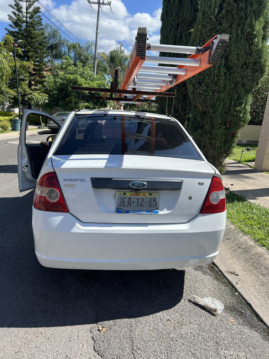 ruckolas's tweet photo. @totalplaymx me acabo de quedar sin internet, mi servicio al corriente de pagos, el ticket generado es OS-55795715 y uno de tus tecnicos por reparar servicio en otro domicilio, daño el mio y a pesar que le solicité el apoyo amablemente se nego rotundamente. https://t.co/jisMeQjpTC