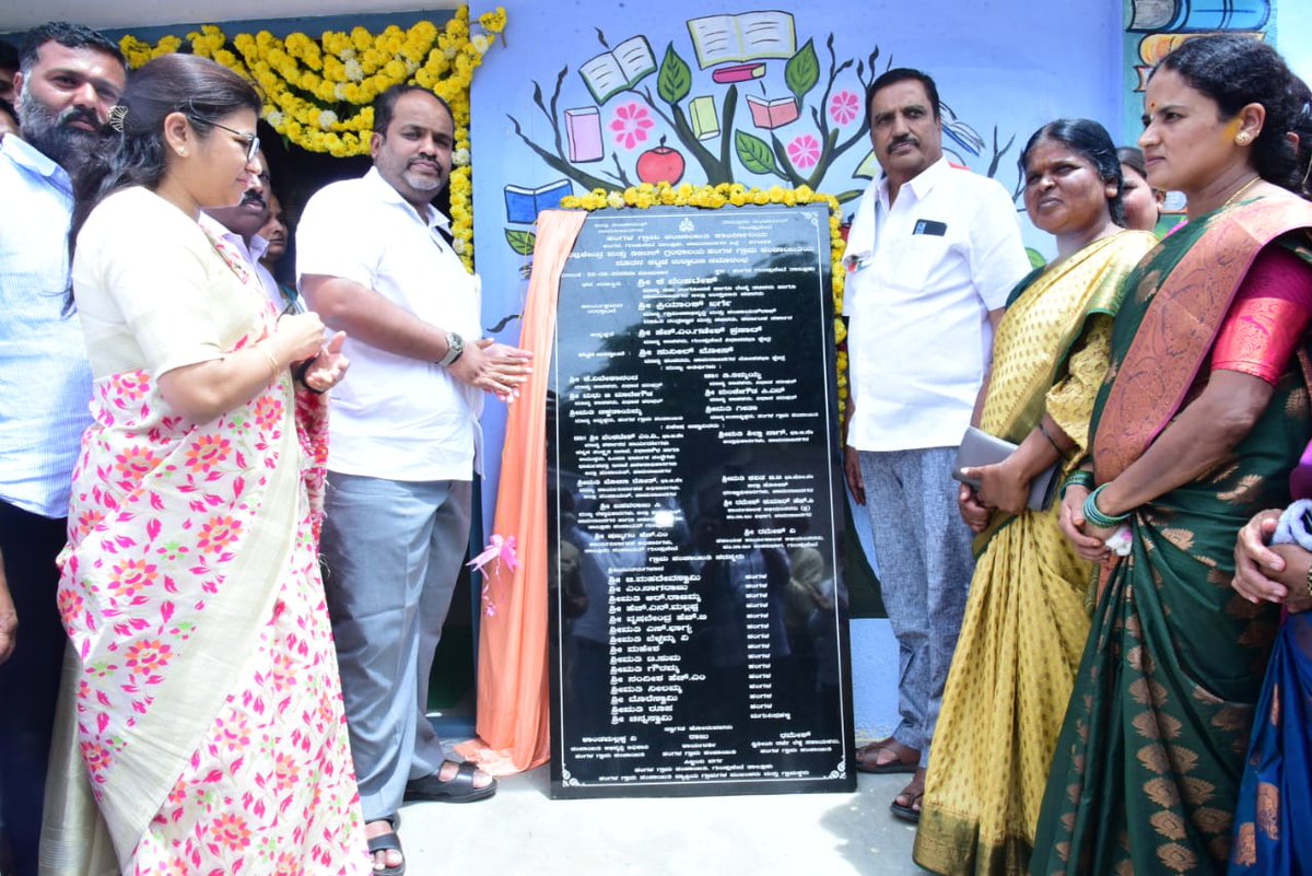 ZP_chanagar's tweet image. ಇಂದು ಗುಂಡ್ಲುಪೇಟೆ ತಾಲೂಕಿನ ಹಂಗಳ ಗ್ರಾಮ ಪಂಚಾಯಿತಿಯ ವ್ಯಾಪ್ತಿಯಲ್ಲಿ ಅರಿವು ಕೇಂದ್ರ ಮತ್ತು ಡಿಜಿಟಲ್ ಗ್ರಂಥಾಲಯವನ್ನು ಮಾನ್ಯ ಗುಂಡ್ಲುಪೇಟೆ ಶಾಸಕರಾದ ಗಣೇಶ್ ಪ್ರಸಾದ್ ರವರು ಉದ್ಘಾಟಿಸಿದರು.
#ChamarajanagarUpdates #digitallibrary #ಅರಿವುಕೇಂದ್ರ #gundlupete