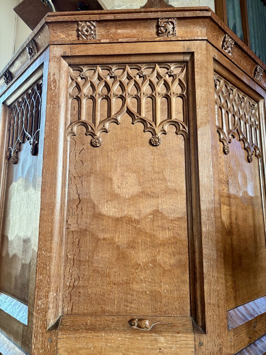 katephillips29's tweet photo. Always fun to look out for signs of mice in churches!
No scurrying around here though, just another lovely example by Robert ‘Mouseman’ Thompson…this one is in the Church of St. John the Evangelist, on the edge of beautiful East Witton, North Yorkshire 😍 https://t.co/ykqHn7dt9G