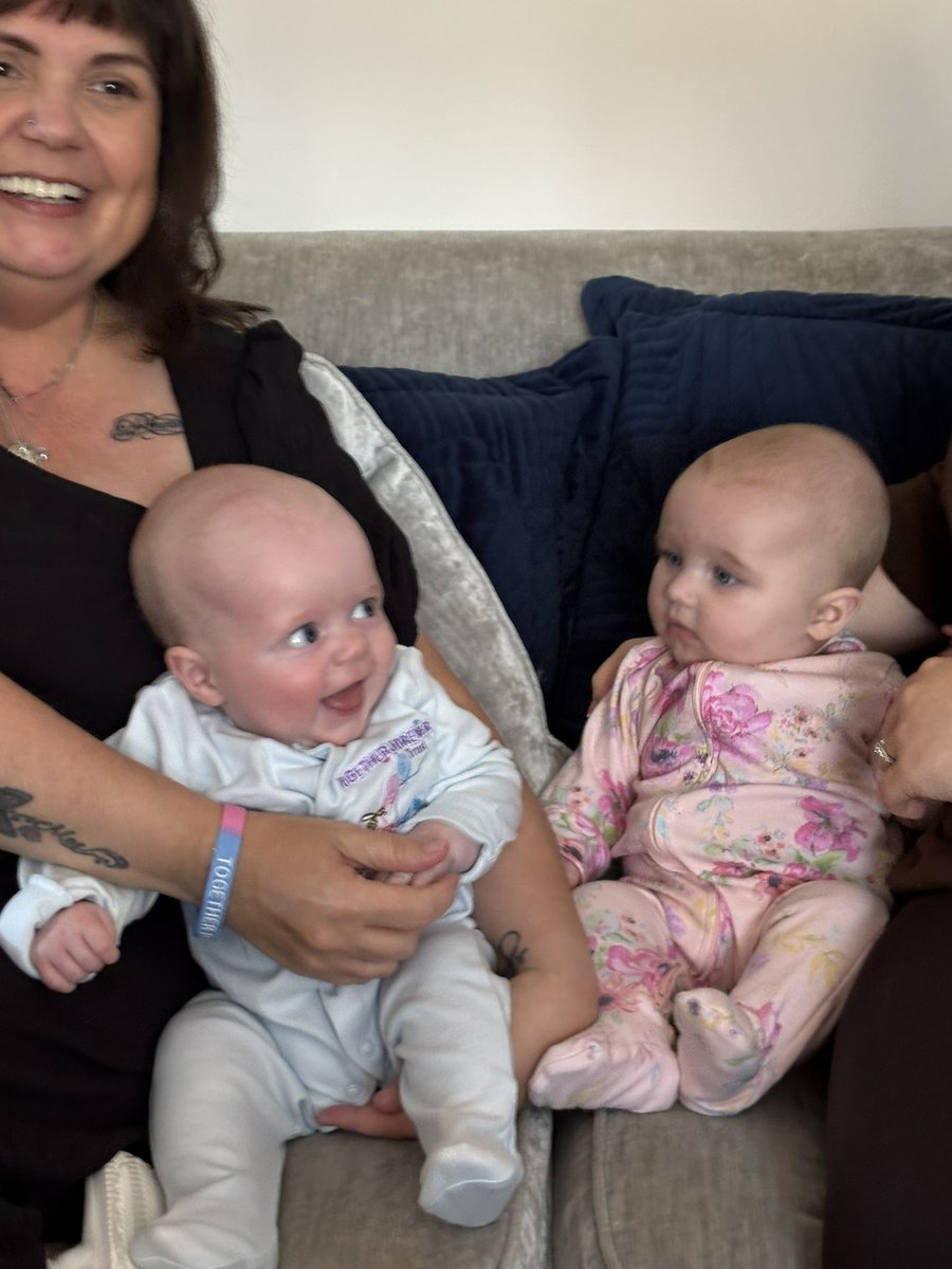 We had a lovely catch up with Amy Scanlan with her beautiful daughter Zenaya today. Our gorgeous Grandson Rowan was happy to meet her 🩷💙