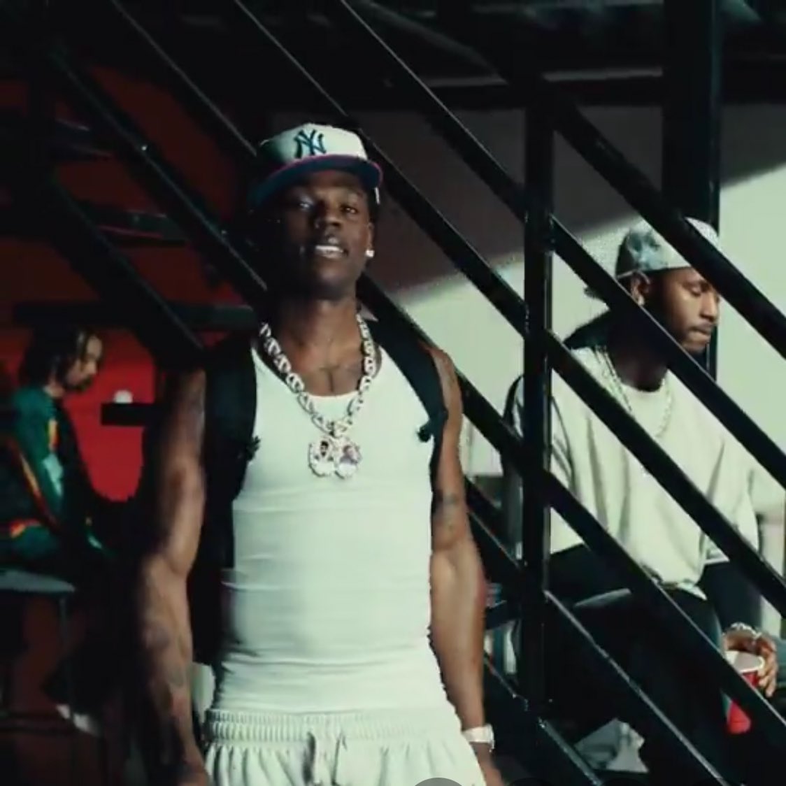 onlyMrRich's tweet image. 52.3m coming home, 20 new like&amp;amp;reposts gets 35k each each.