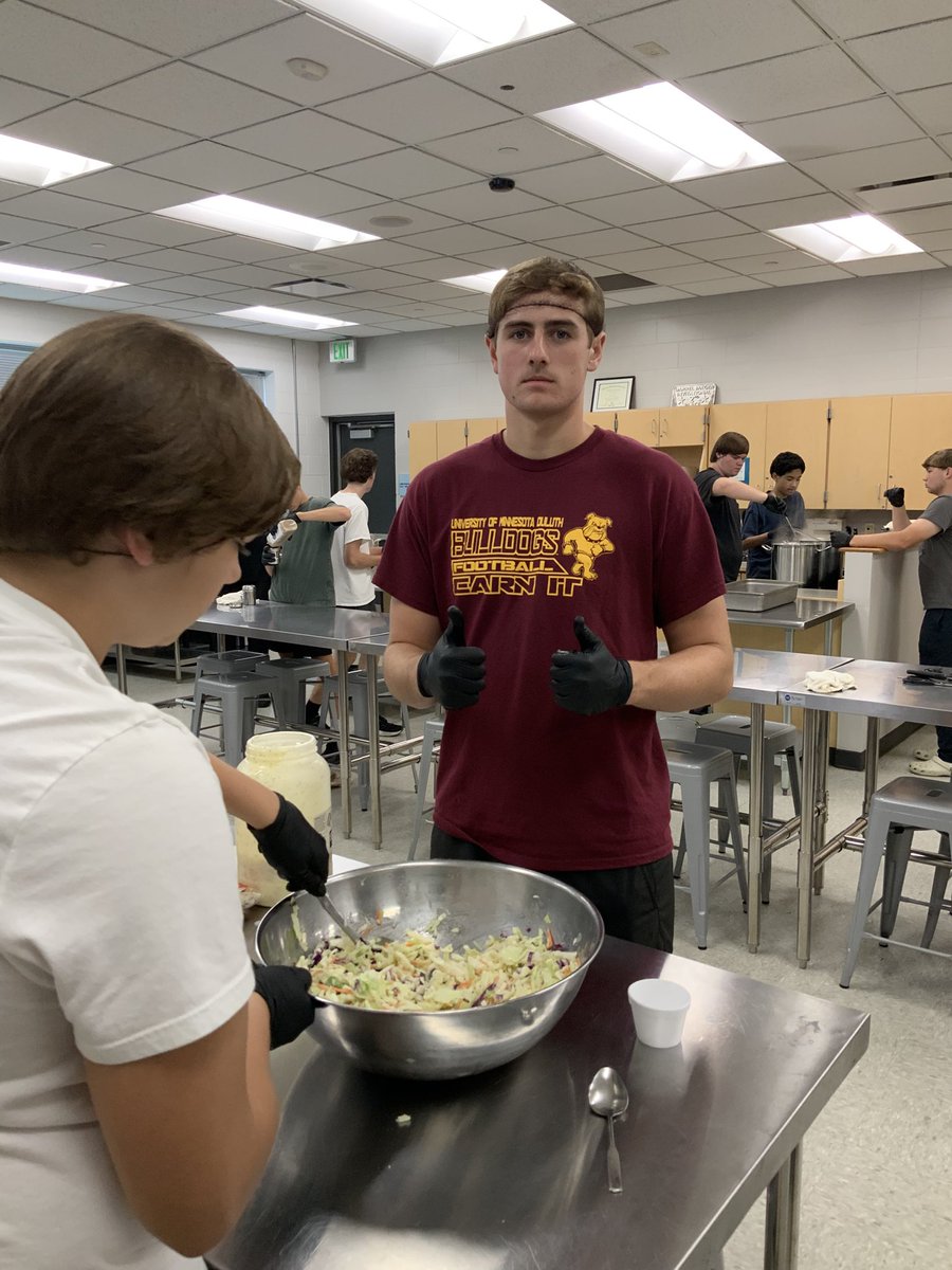 🚨Come get some Bistro at lunch tomorrow!
📍Byron High school Plaza 
⏰11-12:30
Menu:
- Pork Bowl🐷
-Corn Chowder🌽