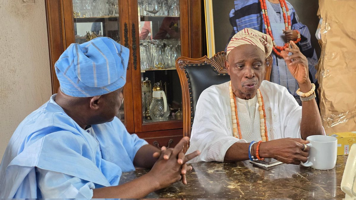 BuhariOyoNorth's tweet image. I pray that may Oba Ladoja's reign bring more development, peace, and prosperity not only to Ibadanland but Oyo State at large.

Congratulations, Kabiyesi!

BAF