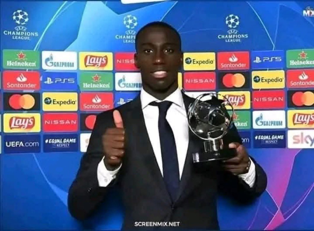 على طاري البالون دور 

ثروباك لما ميندي اخذ جائزة رجل المباراة راح ولبس بدله رسمية على اساس انها البالون دور