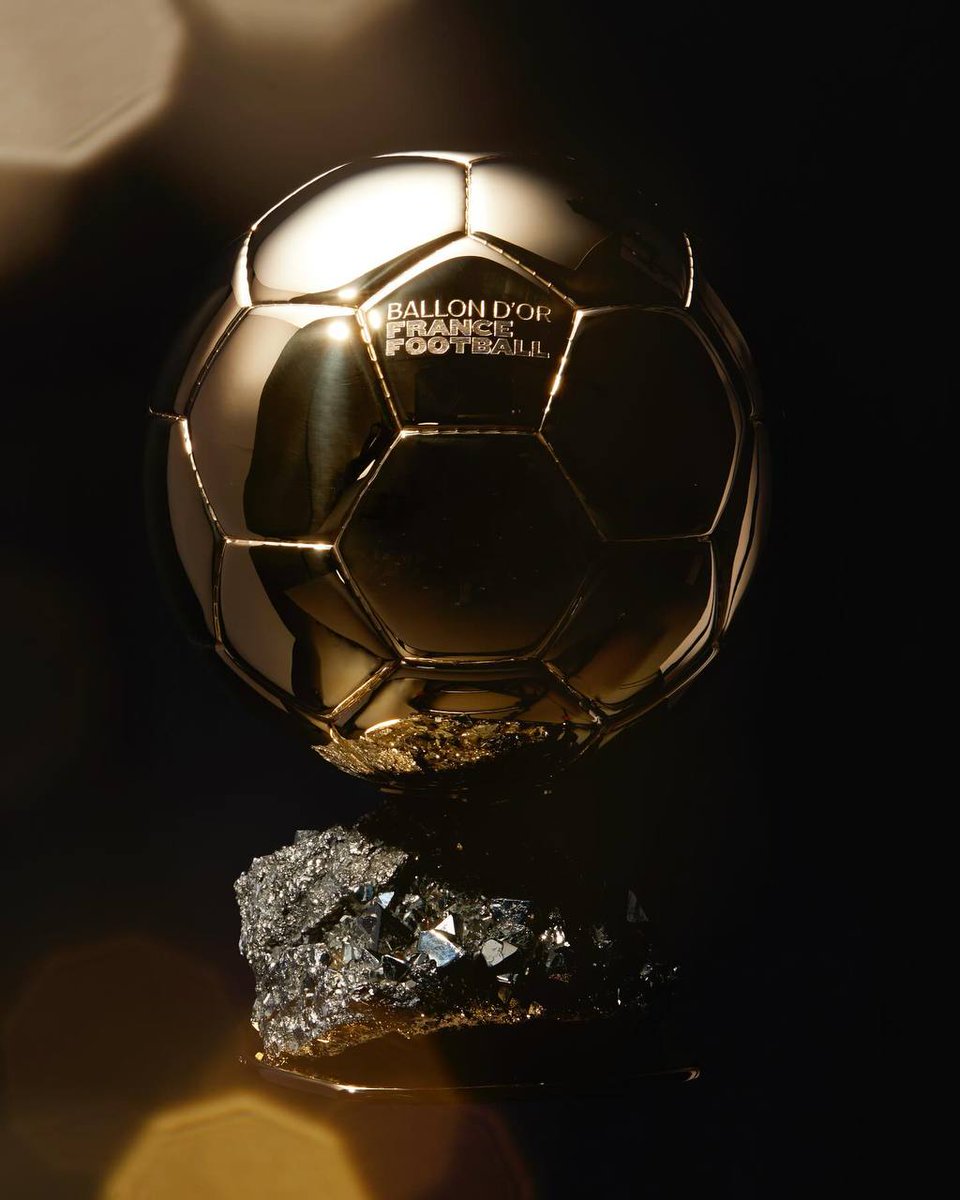فينسنت غارسيا رئيس تحرير فرانس فوتبول:
"أنا الوحيد الذي يعرف الفائز بـ الكرة الذهبية". هذه الليلة..

والمعايير هي:

• الأداء الفردي الحاسم. 
• الألقاب.
• اللعب النظيف والسلوك. 
  
اذا من سيحقق جائزة الحلم، الكرة الذهبية ويخطف أنظار عشاق المستديرة في العالم اليوم؟🤔