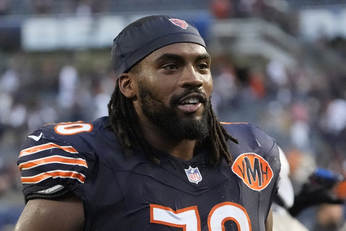 Braxton Jones vs. Dallas:

31 pass-blocking snaps
0 pressures allowed
0 sacks allowed
0 penalties

86.2 pass-blocking grade (2nd highest in the NFL in Week 3)