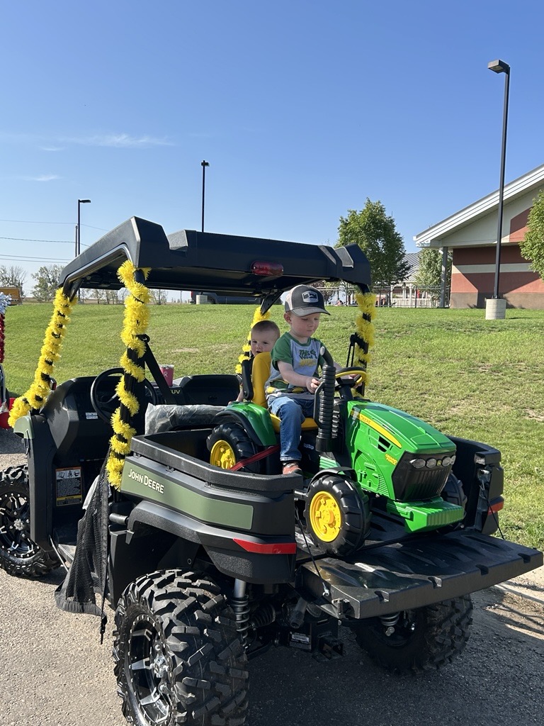 We had a blast at the Radville Heritage Day parade! 🎉

Nothing beats celebrating community, family, and a little car show fun — one of our team members even brought out his beauty of a truck! 🚗✨

Thanks, Radville! 💙
#RadvilleHeritageDay #CommunityLove #TeamSpirit