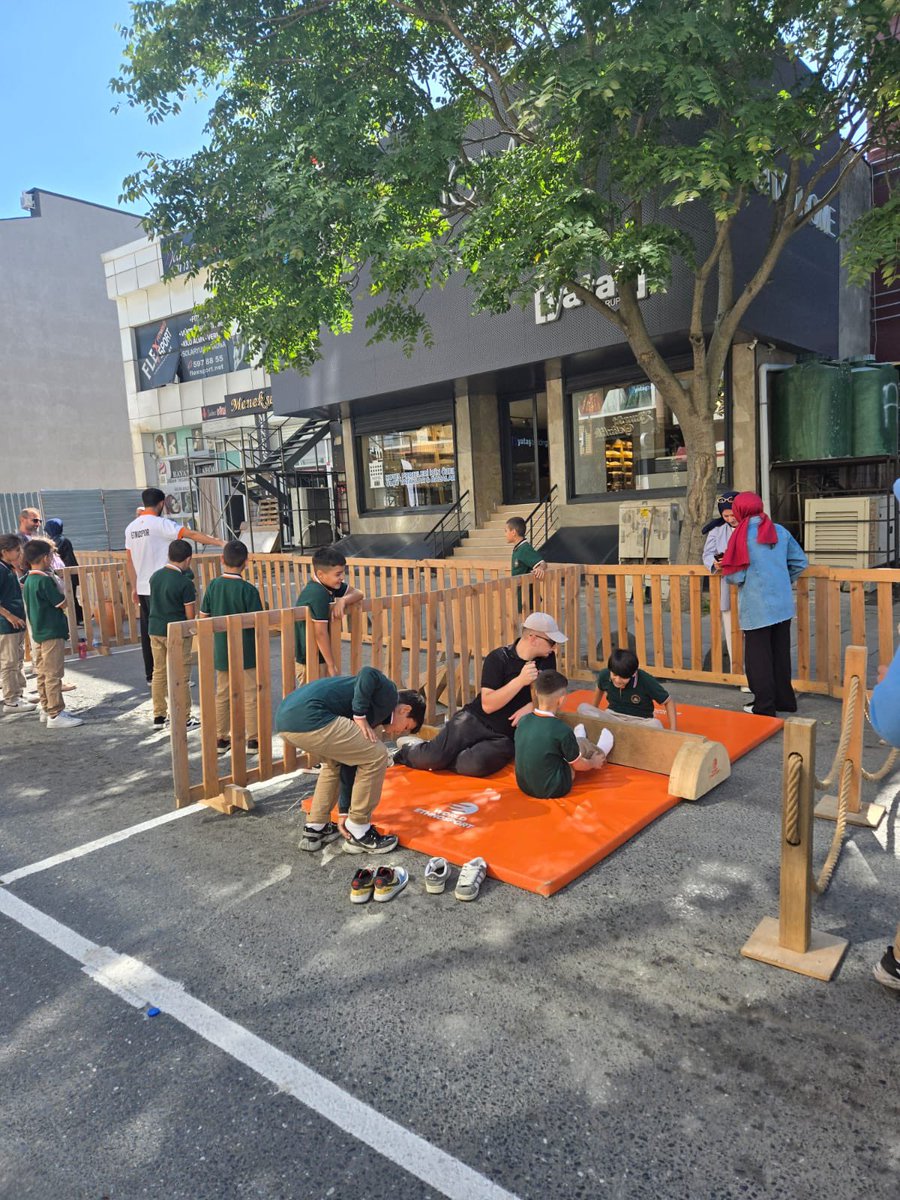 Avrupa Hareketlilik Haftası kapsamında Arnavutköy Belediyemiz tarafından öğrencilerimize verilen Trafik Bilinçlendirme Eğitimi için emeği geçen herkese teşekkür ederiz.🚦👏 <a href="/Arnavutkoy_K/">Arnavutköy Kaymakamlığı</a> <a href="/ARNAVUTKOYMEM/">Arnavutköy İlçe Millî Eğitim Müdürlüğü</a> <a href="/19_mstfylmz/">Mustafa YILMAZ</a>