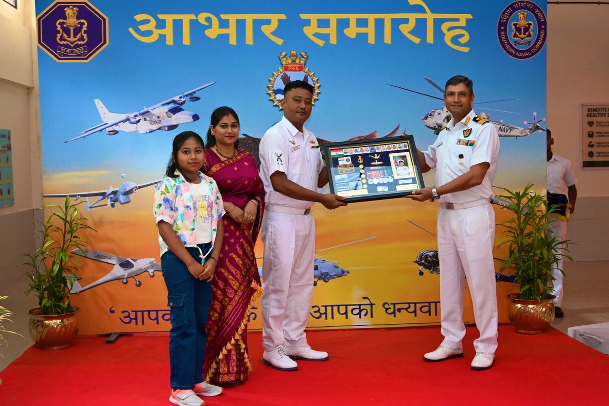 IN_Garuda's tweet photo. @IN_Garuda hosted a #AabharCeremony to honour the retiring sailors &amp; their families for their devoted service to the nation. Commanding Officer felicitated them with gratitude as they stepped into a new chapter beyond the uniform. #IndianNavy #ServicewithHonour https://t.co/TRbzKxNOli