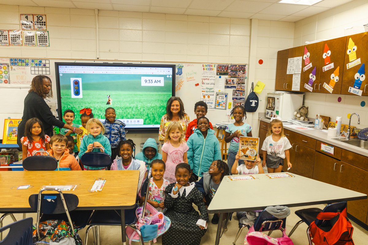 Tifton, it's Georgia Reads Day!
This morning to celebrate, Mayor Julie Smith visited Charles Spencer Elementary School to read to two classes and to welcome them into the Mayor's Reading Club.
<a href="/TiftSchools/">Tift County Schools</a> #gareadsday