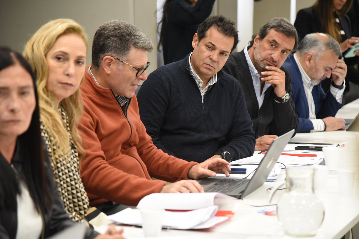 En #Mendoza impulsamos dos proyectos claves para la #salud:
1️⃣ Regulación de la Tecnicatura Superior en Emergentología.
2️⃣ Modernización de los servicios extrahospitalarios.

Más calidad, rapidez y seguridad en la atención de emergencias.

<a href="/MinSaludMza/">Ministerio de Salud y Deportes</a> <a href="/RodoMontero83/">Rodolfo Montero</a>