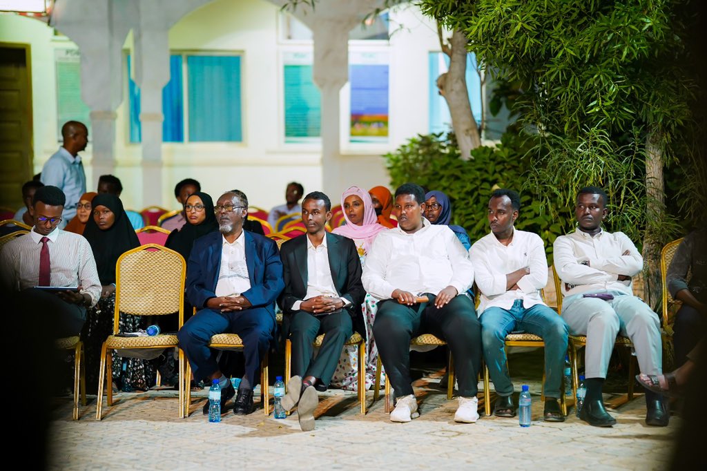 SomaliaPdrc's tweet photo. #PDRCTalks Suldaan Abdisalam: Somali law is based on five pillars:
1. The tree where the judgment is taken
2. The clan or location who can take the case
3. The law by which the judgment is made
4. The jury
5. The council, which is the outer court where the person is brought to justice #APC2025