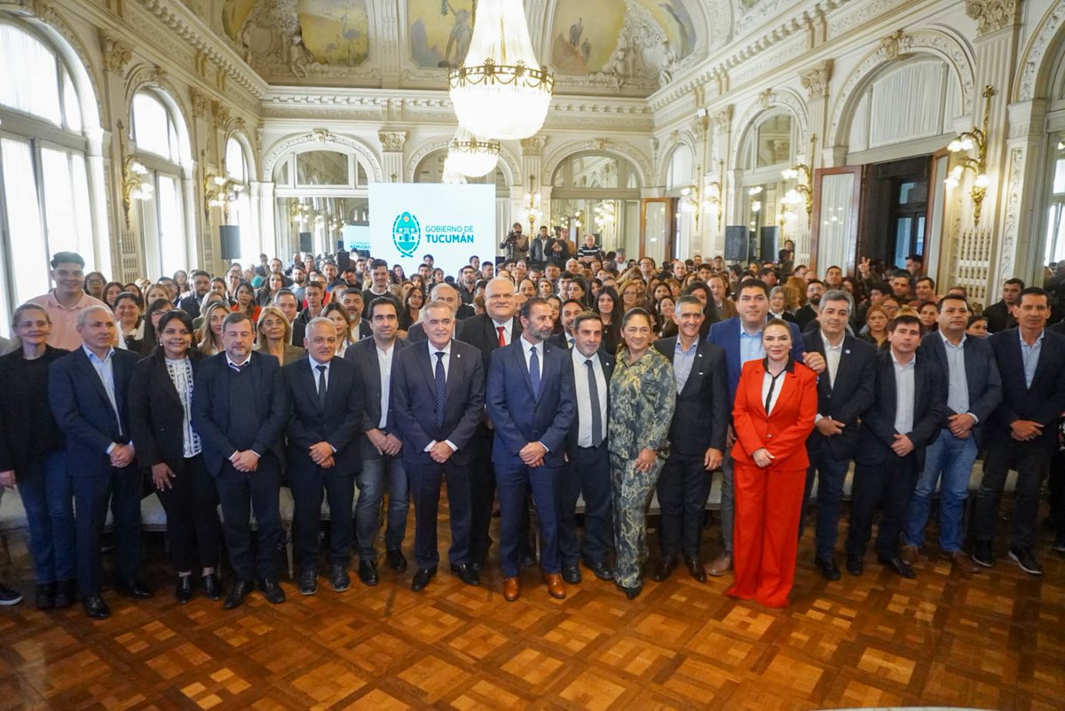 Masso acompañó al gobernador Jaldo durante un acto en donde se realizó el balance de la Tarjeta Alimentaria Independencia

Lee la nota completa en 👉:
acortar.link/A1Ncz3