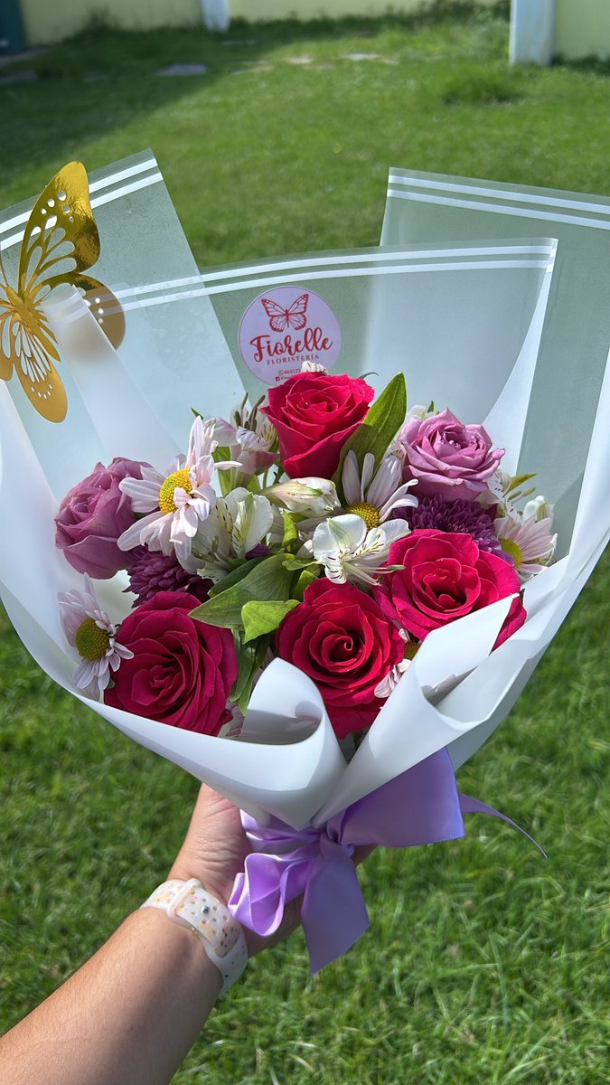 varolifer's tweet photo. Qué bonito es recibir flores sorpresa ❤️‍🩹 https://t.co/XeZhLYxgLH
