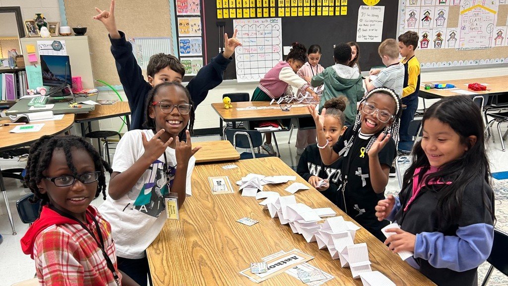 The Bruins in Ms. Mistler's class had a blast recently practicing phonics and team building.  They used shaving cream to practice their phonics skills. And, they used index cards to work on team building.  Way to go Bruins!  Paws up!