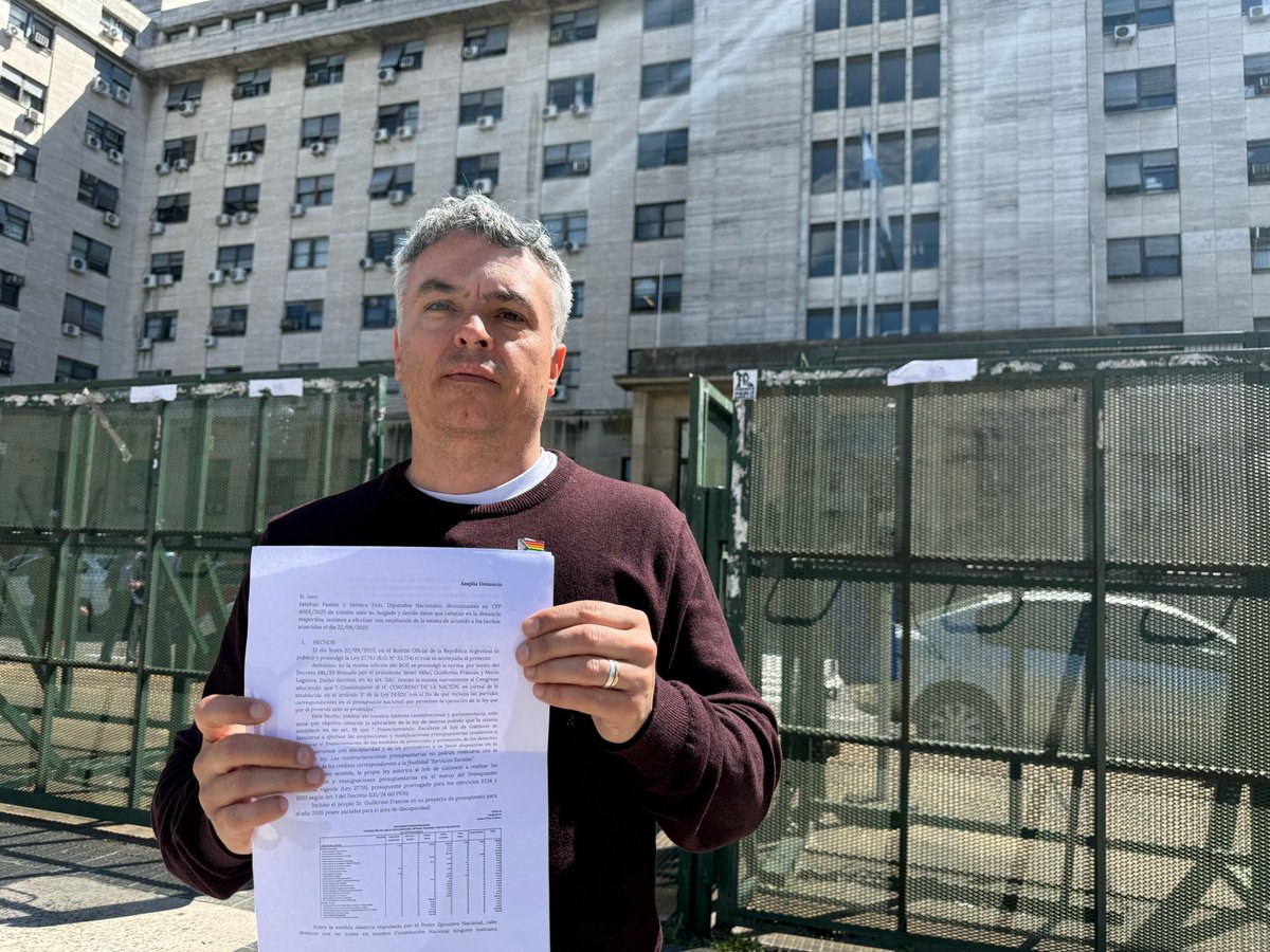 Hoy me presenté en Comodoro Py para ampliar la denuncia contra <a href="/JMilei/">Javier Milei</a> por la suspensión de la Ley de Emergencia en Discapacidad.

El Decreto 681/25 es inconstitucional y nulo de nulidad absoluta. Nunca un gobierno incumplió una ley tan abiertamente.

Mientras libera retenciones