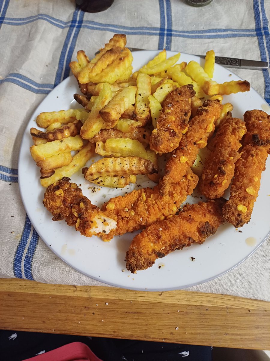 Raps_77's tweet image. Cheese tang chicken strips from Iceland BLOODY LOVELY 🥵🥵🥵🔥🔥🔥❤️‍🔥❤️‍🔥❤️‍🔥❤️‍🔥get on folks