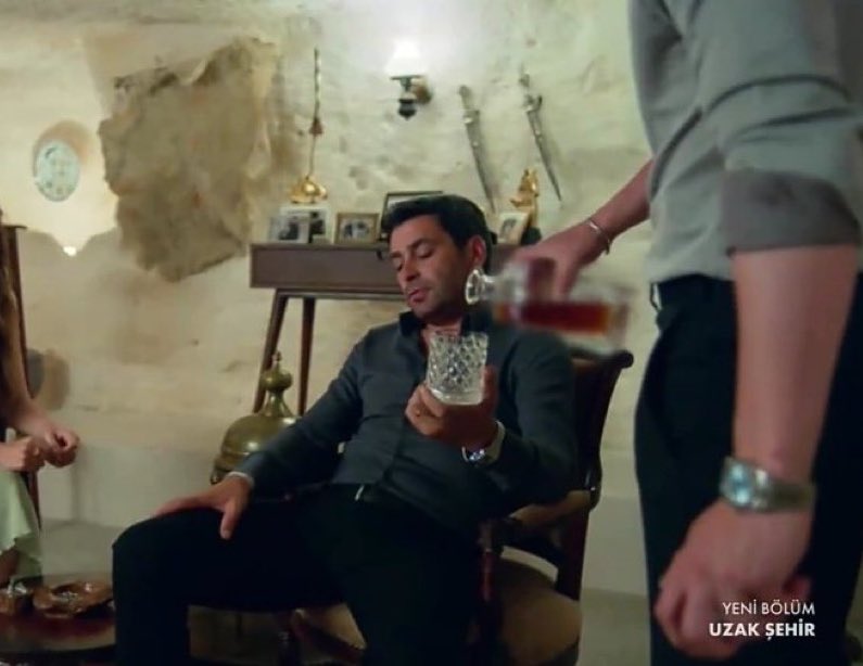 hayatımda gördüğüm en bahtsız insan aq istemediği fetüsten kurtuldu, karısına senden çocuk istiyorum dedi, karısına sarılarak uyudu ertesi gün herşey götüne girdi, bu akşam içilen her kadeh cihan alboraya kalkacak